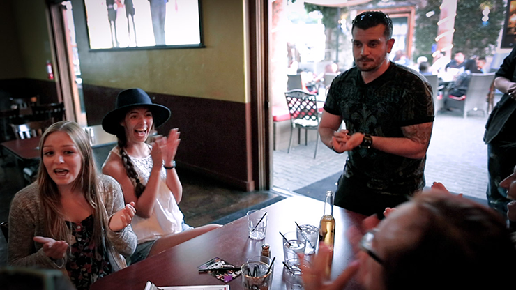 Reenvuelto (truco e instrucciones en línea) por Brandon David y Chris Turchi - Truco