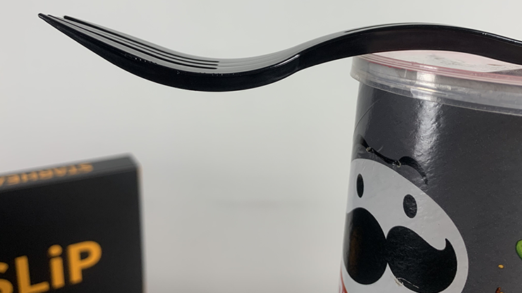 Starheart presenta Slip WHITE (trucos e instrucciones en línea) de Doosung Hwang- Trick