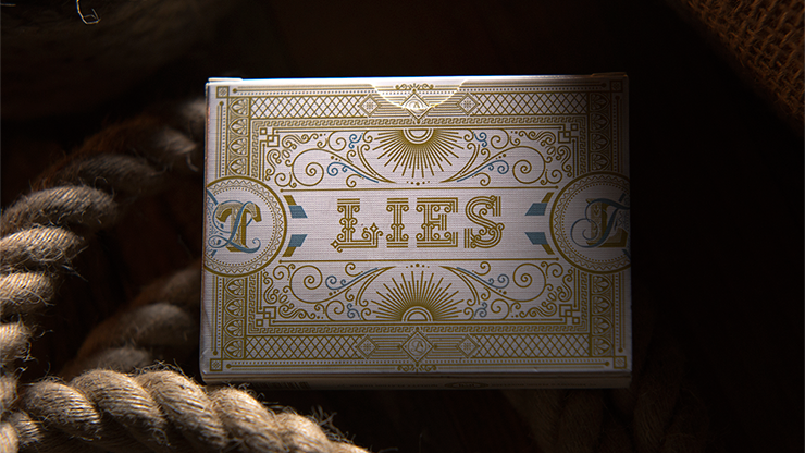 Lies Playing Cards (No hay belleza en la verdad) 