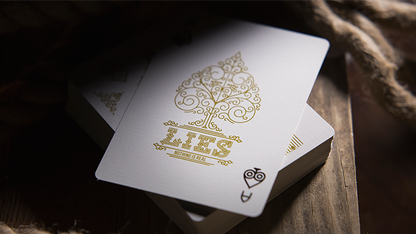 Lies Playing Cards (No hay belleza en la verdad) 